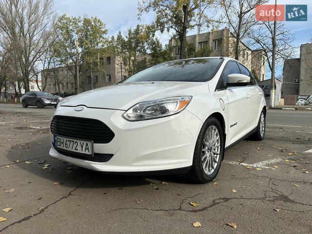 Білий Форд Фокус, об'ємом двигуна 0 л та пробігом 100 тис. км за 6500 $, фото 1 на Automoto.ua