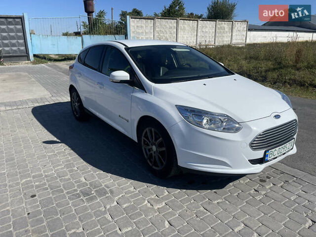 Белый Форд Фокус, объемом двигателя 0 л и пробегом 125 тыс. км за 6500 $, фото 1 на Automoto.ua