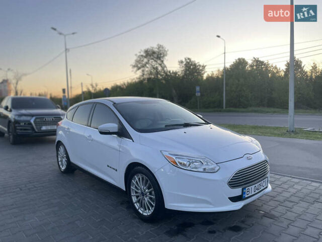 Белый Форд Фокус, объемом двигателя 0 л и пробегом 137 тыс. км за 6000 $, фото 1 на Automoto.ua