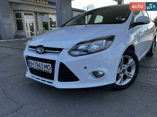 Белый Форд Фокус, объемом двигателя 1 л и пробегом 160 тыс. км за 6000 $, фото 1 на Automoto.ua