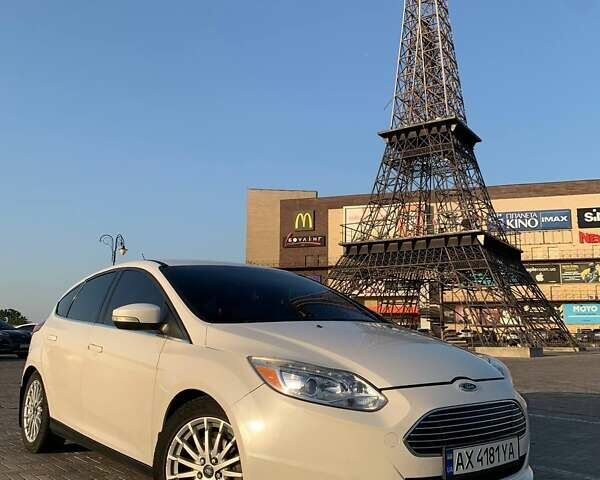 Белый Форд Фокус, объемом двигателя 0 л и пробегом 110 тыс. км за 6400 $, фото 1 на Automoto.ua