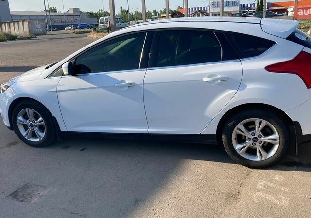 Белый Форд Фокус, объемом двигателя 1 л и пробегом 230 тыс. км за 6000 $, фото 1 на Automoto.ua