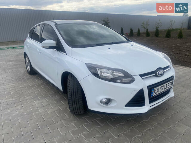 Форд Фокус 2013 в Киеве на Automoto.ua Белый Форд Фокус, объемом двигателя 1 л и пробегом 200 тыс. км за 4990 $, фото 1 на Automoto.ua