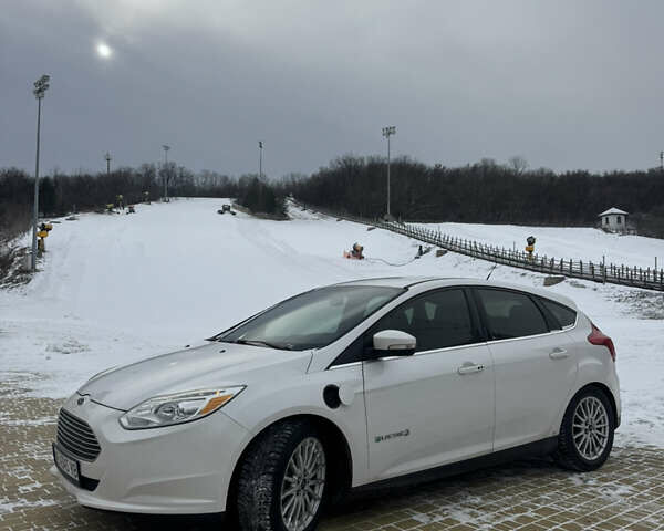 Білий Форд Фокус, об'ємом двигуна 0 л та пробігом 107 тис. км за 8000 $, фото 1 на Automoto.ua