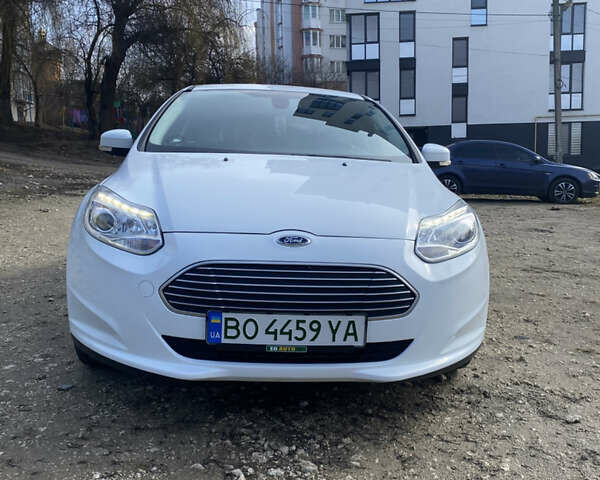 Белый Форд Фокус, объемом двигателя 0 л и пробегом 115 тыс. км за 7200 $, фото 1 на Automoto.ua