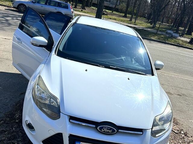 Форд Фокус 2013 в Киеве на Automoto.ua Белый Форд Фокус, объемом двигателя 1 л и пробегом 152 тыс. км за 6500 $, фото 1 на Automoto.ua