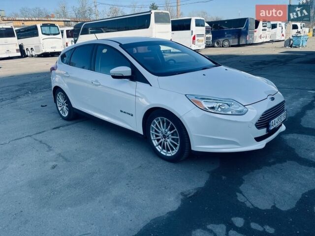 Белый Форд Фокус, объемом двигателя 0 л и пробегом 179 тыс. км за 7300 $, фото 1 на Automoto.ua