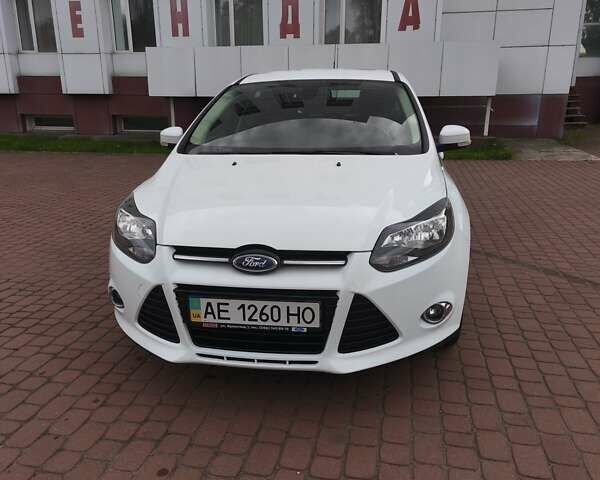 Форд Фокус 2014 в Каменское - Днепродзержинск на Automoto.ua Белый Форд Фокус, объемом двигателя 1 л и пробегом 142 тыс. км за 7800 $, фото 1 на Automoto.ua