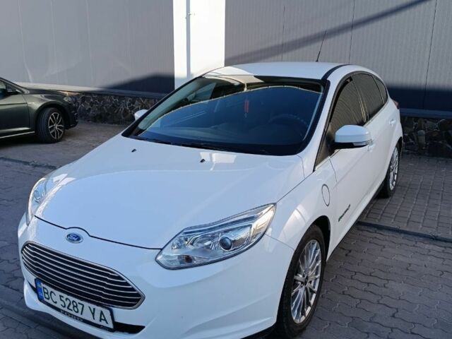 Белый Форд Фокус, объемом двигателя 0 л и пробегом 88 тыс. км за 7500 $, фото 1 на Automoto.ua