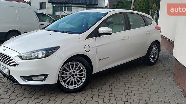 Белый Форд Фокус, объемом двигателя 0 л и пробегом 142 тыс. км за 3500 $, фото 1 на Automoto.ua