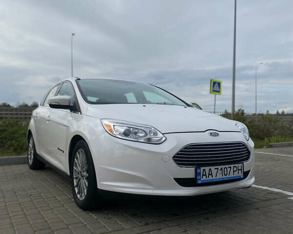 Білий Форд Фокус, об'ємом двигуна 0 л та пробігом 58 тис. км за 8500 $, фото 1 на Automoto.ua