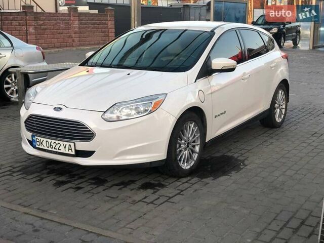 Белый Форд Фокус, объемом двигателя 0 л и пробегом 149 тыс. км за 6950 $, фото 1 на Automoto.ua