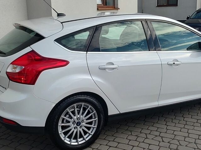 Белый Форд Фокус, объемом двигателя 0 л и пробегом 142 тыс. км за 3500 $, фото 1 на Automoto.ua