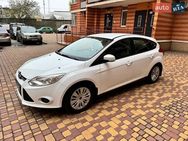 Белый Форд Фокус, объемом двигателя 1 л и пробегом 114 тыс. км за 7800 $, фото 1 на Automoto.ua