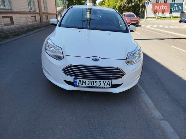 Белый Форд Фокус, объемом двигателя 0 л и пробегом 100 тыс. км за 7300 $, фото 1 на Automoto.ua