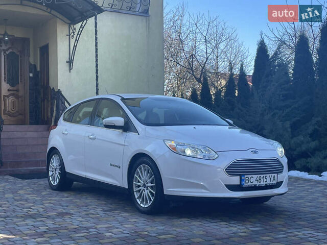 Белый Форд Фокус, объемом двигателя 0 л и пробегом 120 тыс. км за 9600 $, фото 1 на Automoto.ua