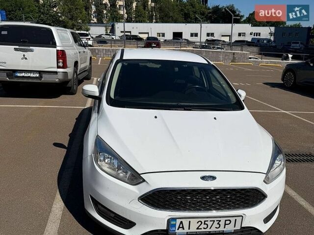 Белый Форд Фокус, объемом двигателя 1 л и пробегом 150 тыс. км за 5500 $, фото 1 на Automoto.ua