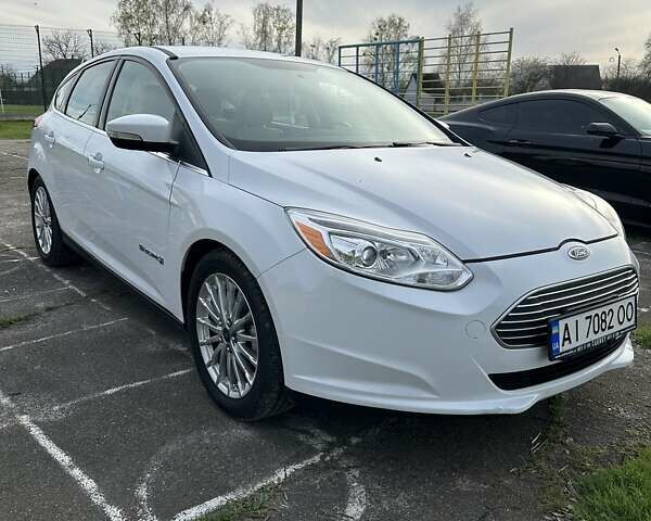 Белый Форд Фокус, объемом двигателя 0 л и пробегом 135 тыс. км за 6800 $, фото 1 на Automoto.ua