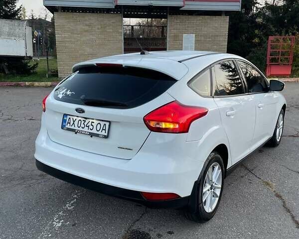 Білий Форд Фокус, об'ємом двигуна 2 л та пробігом 155 тис. км за 8500 $, фото 1 на Automoto.ua