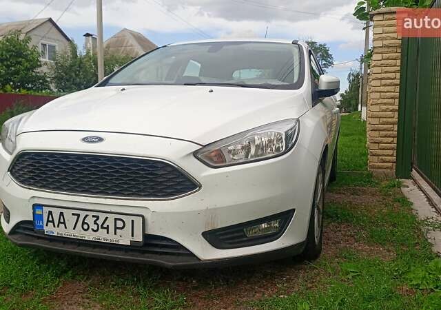 Білий Форд Фокус, об'ємом двигуна 1 л та пробігом 115 тис. км за 8000 $, фото 1 на Automoto.ua
