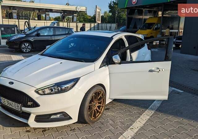 Белый Форд Фокус, объемом двигателя 2 л и пробегом 129 тыс. км за 12800 $, фото 1 на Automoto.ua