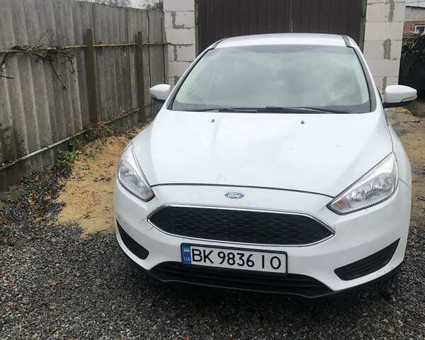 Белый Форд Фокус, объемом двигателя 2 л и пробегом 297 тыс. км за 7500 $, фото 1 на Automoto.ua