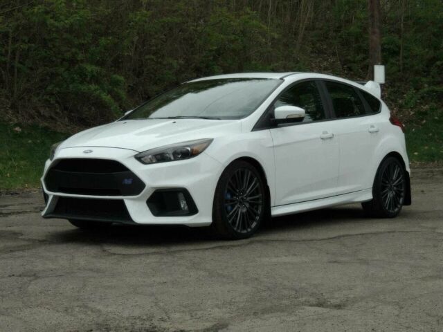 Белый Форд Фокус, объемом двигателя 2.3 л и пробегом 80 тыс. км за 9100 $, фото 1 на Automoto.ua