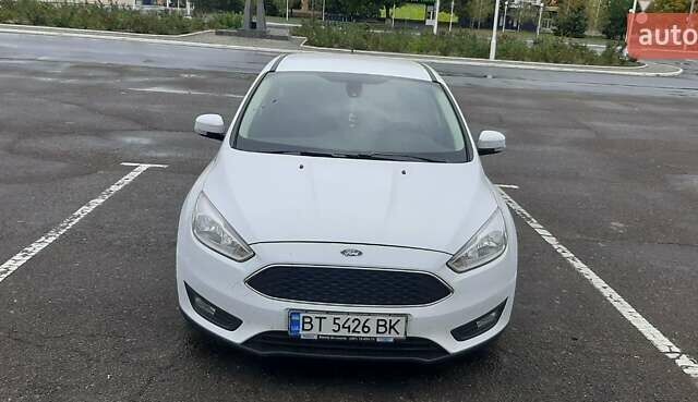 Белый Форд Фокус, объемом двигателя 1 л и пробегом 100 тыс. км за 8500 $, фото 1 на Automoto.ua