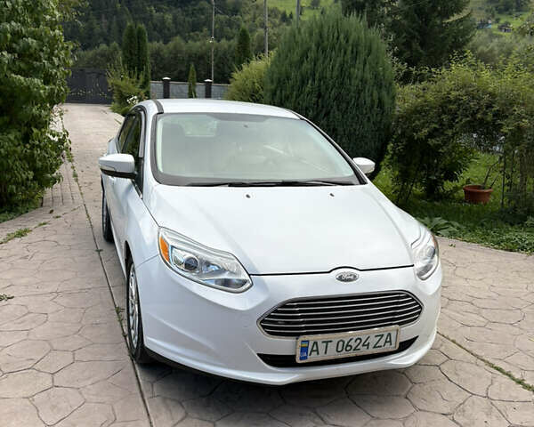 Белый Форд Фокус, объемом двигателя 0 л и пробегом 68 тыс. км за 10200 $, фото 1 на Automoto.ua