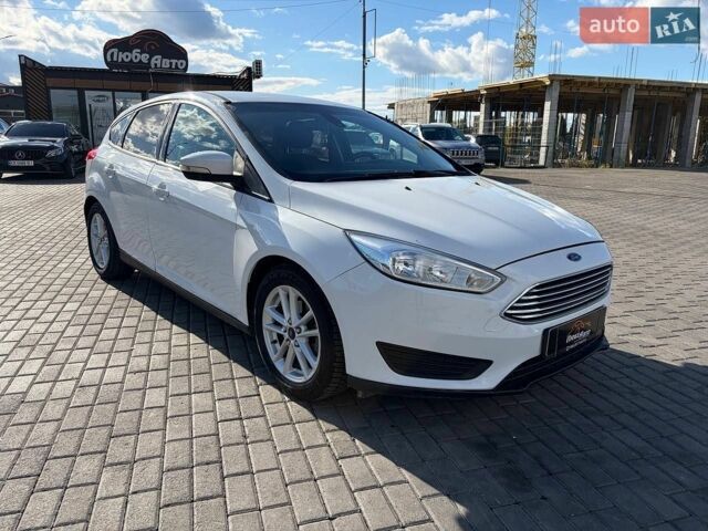 Білий Форд Фокус, об'ємом двигуна 2 л та пробігом 153 тис. км за 6950 $, фото 1 на Automoto.ua