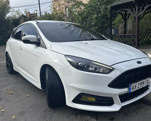 Белый Форд Фокус, объемом двигателя 2 л и пробегом 74 тыс. км за 11500 $, фото 1 на Automoto.ua