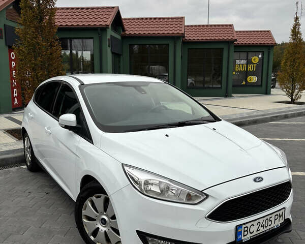 Форд Фокус 2016 в Ирпене на Automoto.ua Белый Форд Фокус, объемом двигателя 1 л и пробегом 109 тыс. км за 8000 $, фото 1 на Automoto.ua