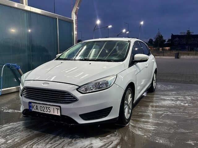 Белый Форд Фокус, объемом двигателя 2 л и пробегом 235 тыс. км за 5500 $, фото 1 на Automoto.ua
