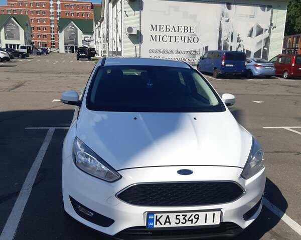 Белый Форд Фокус, объемом двигателя 1 л и пробегом 174 тыс. км за 7400 $, фото 1 на Automoto.ua