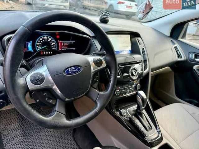 Белый Форд Фокус, объемом двигателя 0 л и пробегом 147 тыс. км за 8000 $, фото 1 на Automoto.ua