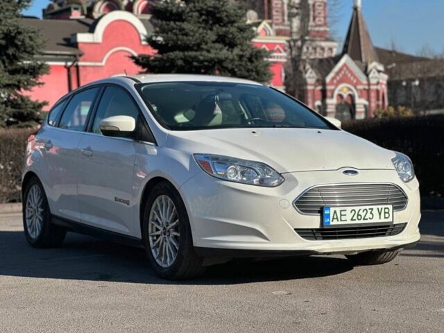 Белый Форд Фокус, объемом двигателя 0 л и пробегом 137 тыс. км за 8100 $, фото 1 на Automoto.ua