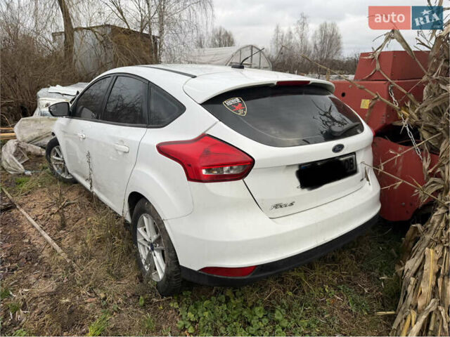 Белый Форд Фокус, объемом двигателя 2 л и пробегом 230 тыс. км за 3000 $, фото 1 на Automoto.ua