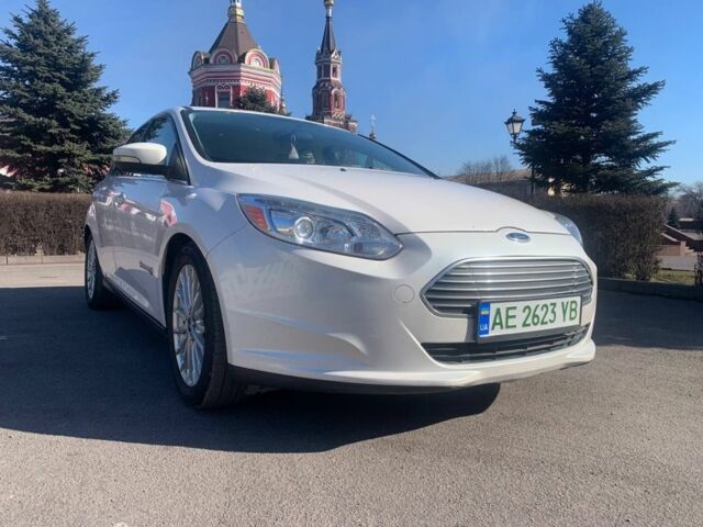 Белый Форд Фокус, объемом двигателя 0 л и пробегом 138 тыс. км за 8000 $, фото 1 на Automoto.ua