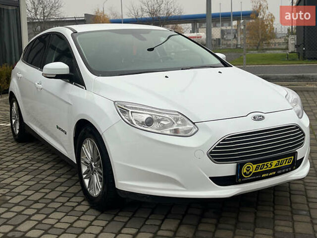Белый Форд Фокус, объемом двигателя 0 л и пробегом 136 тыс. км за 11800 $, фото 1 на Automoto.ua