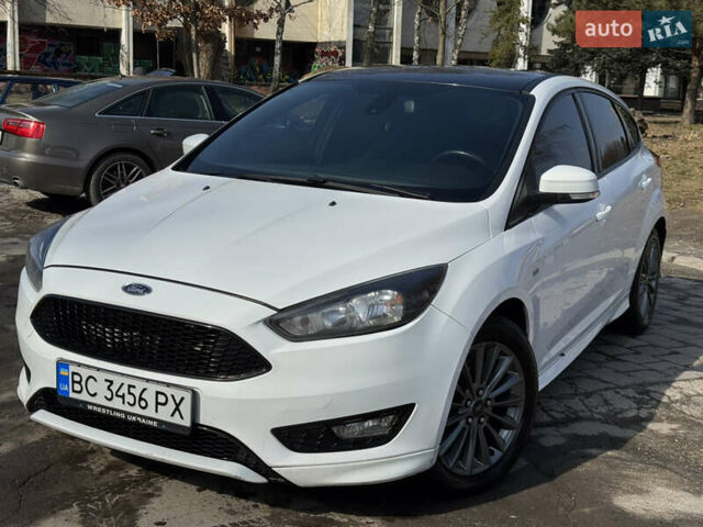 Белый Форд Фокус, объемом двигателя 1.5 л и пробегом 205 тыс. км за 11000 $, фото 1 на Automoto.ua