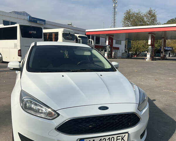 Белый Форд Фокус, объемом двигателя 1.6 л и пробегом 240 тыс. км за 6500 $, фото 1 на Automoto.ua