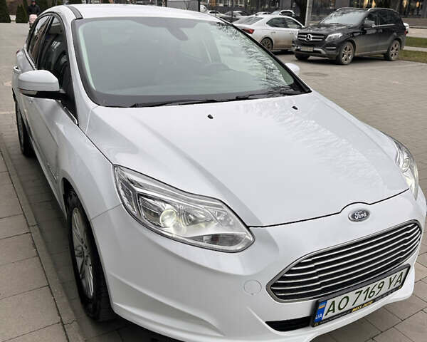 Белый Форд Фокус, объемом двигателя 0 л и пробегом 136 тыс. км за 10750 $, фото 1 на Automoto.ua