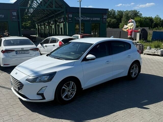 Белый Форд Фокус, объемом двигателя 1.5 л и пробегом 160 тыс. км за 14300 $, фото 1 на Automoto.ua