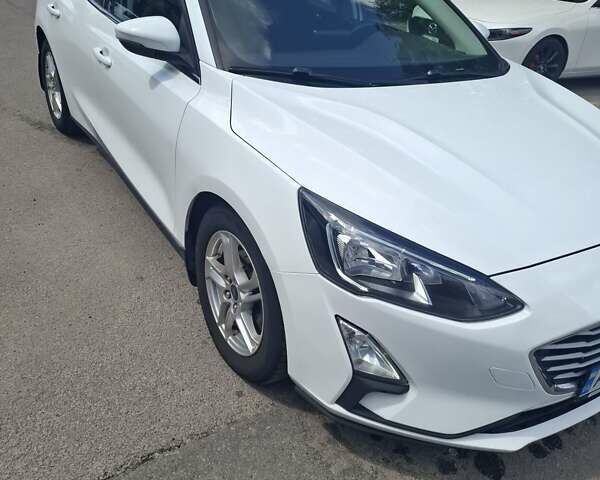 Белый Форд Фокус, объемом двигателя 1.5 л и пробегом 157 тыс. км за 14300 $, фото 1 на Automoto.ua