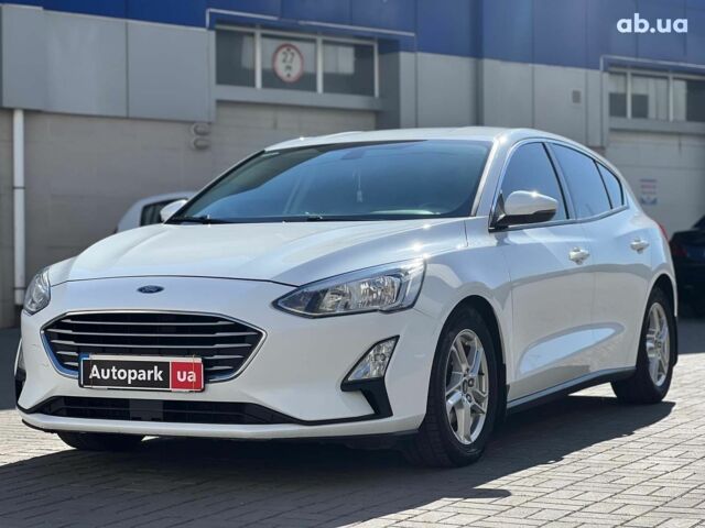 Белый Форд Фокус, объемом двигателя 1.5 л и пробегом 158 тыс. км за 14790 $, фото 1 на Automoto.ua