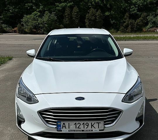 Белый Форд Фокус, объемом двигателя 1.5 л и пробегом 132 тыс. км за 13000 $, фото 1 на Automoto.ua