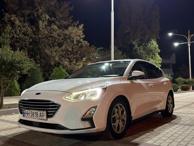 Белый Форд Фокус, объемом двигателя 1.5 л и пробегом 170 тыс. км за 12000 $, фото 1 на Automoto.ua