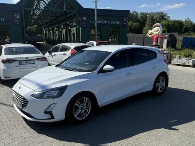 Белый Форд Фокус, объемом двигателя 1.5 л и пробегом 160 тыс. км за 13300 $, фото 1 на Automoto.ua