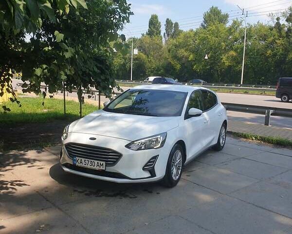 Белый Форд Фокус, объемом двигателя 1.5 л и пробегом 32 тыс. км за 14400 $, фото 1 на Automoto.ua