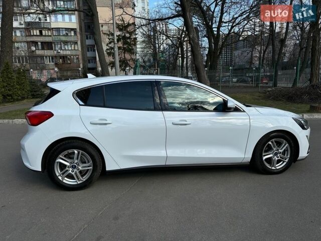 Белый Форд Фокус, объемом двигателя 1.5 л и пробегом 96 тыс. км за 14000 $, фото 1 на Automoto.ua